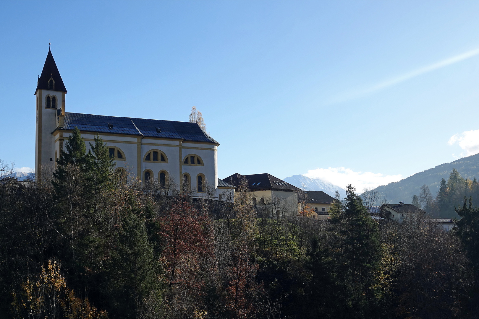 die Pfarrkirche in Grins bei Landeck....