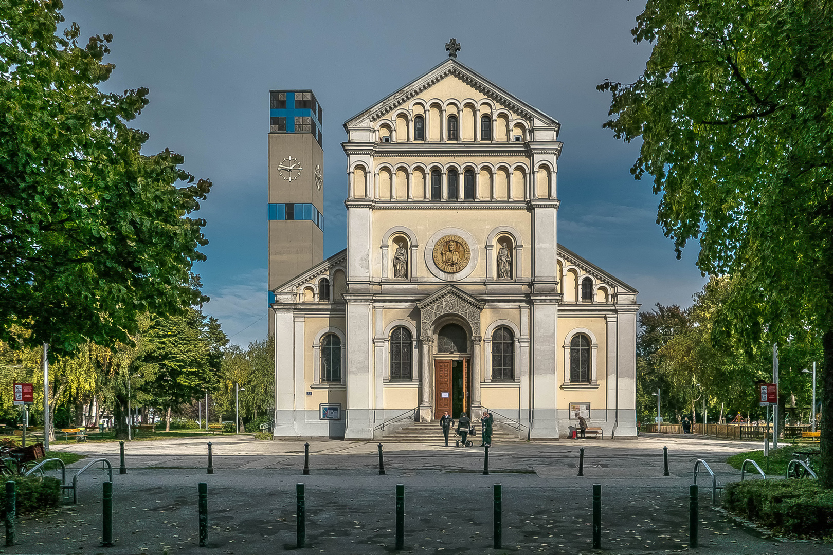 Die Pfarrkirche Kaisermühlen (2)