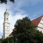 Die Pfarrkirche St. Georg und Michael in Augsburg-Göggingen (begradigt)