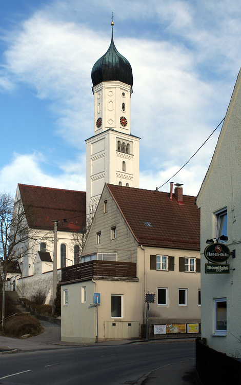 Die Pfarrkirche St. Peter und Paul in Augsburg-Inningen