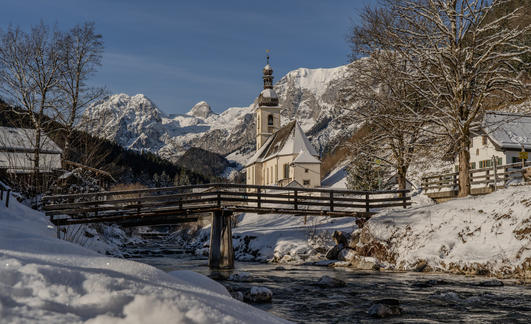 Die Pfarrkirche St. Sebastian im Bergsteigerdorf Ramsau