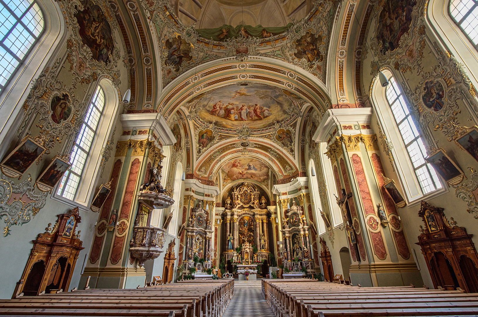 die Pfarrkirche von St. Peter, dem Hauptort von Villnöss (2)