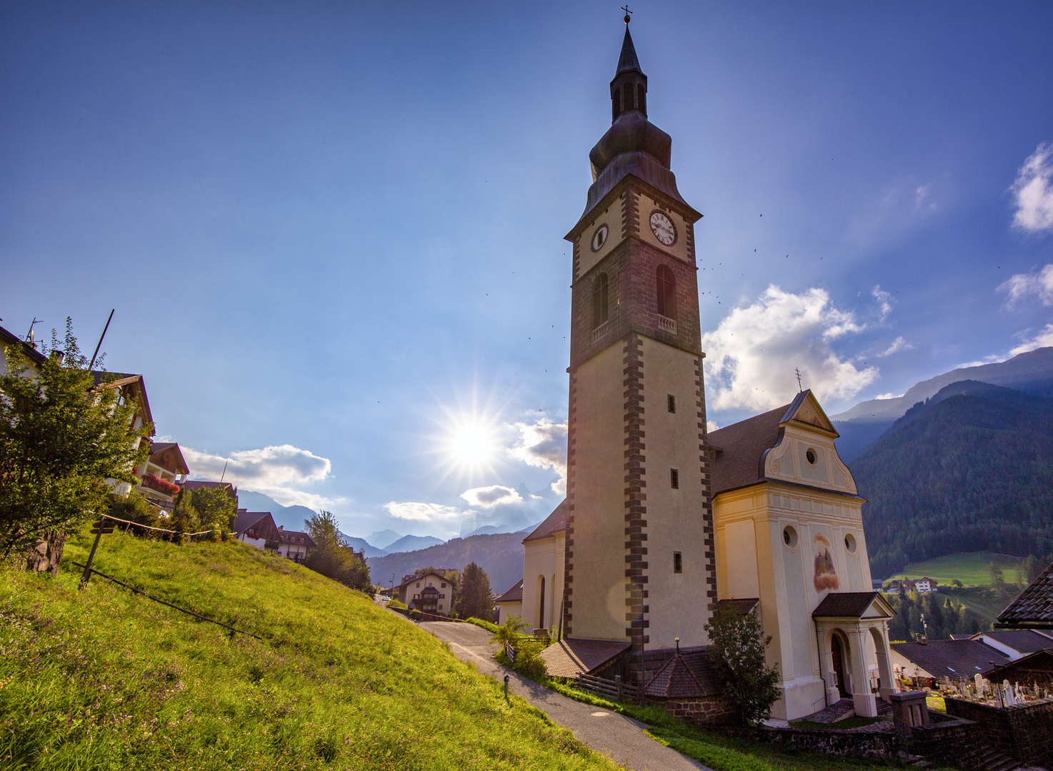 die Pfarrkirche von St. Peter, dem Hauptort von Villnöss