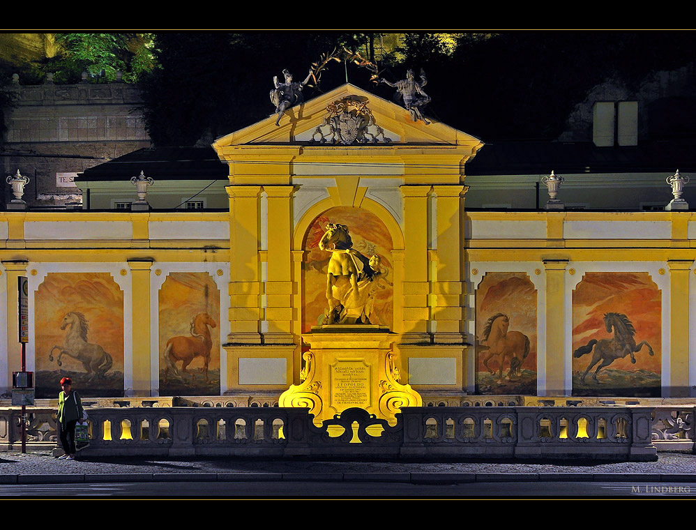 Die Pferdeschwemme am Abend, Salzburg Foto & Bild architektur