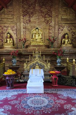 ...die Phra Buddha Sihing Statue im Wihan Lai Kham...