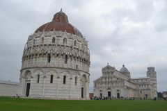 Die Piazza Miracoli in Pisa