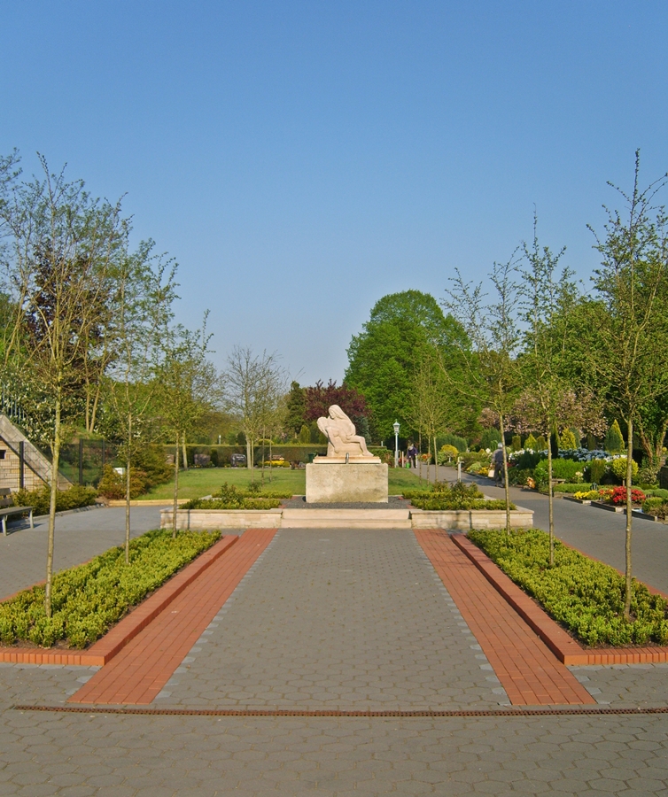 Die Pieta auf dem Laxtener St. Josef - Friedhof