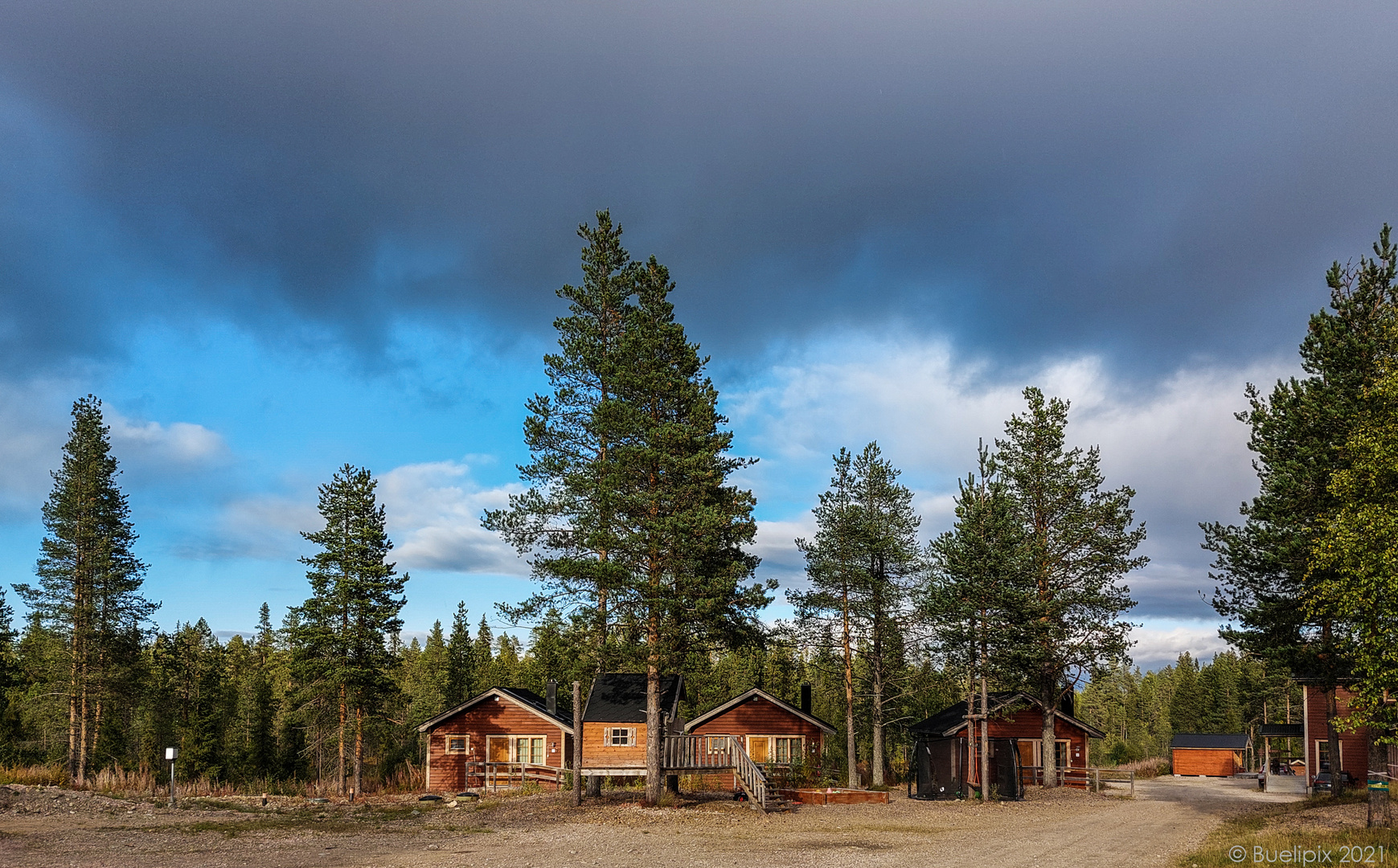 Die Pinetree Lodge am Saarijärvi (© Buelipix)