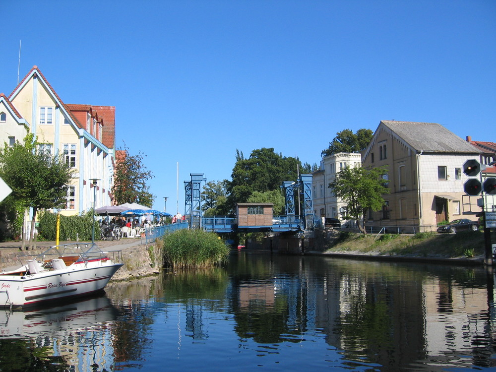 Die Plauer Hubbrücke in der Innenstadt