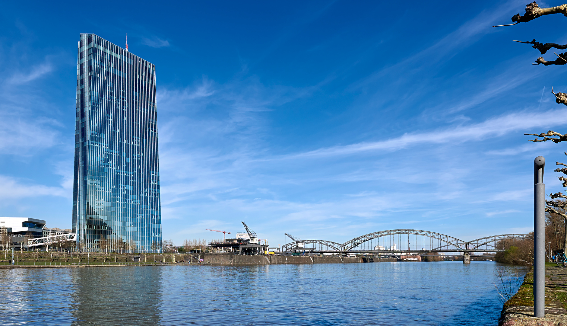 Die Politik der Europäische Zentralbank stinkt bis zum Himmel, wie lange das wohl noch gut geht ,???