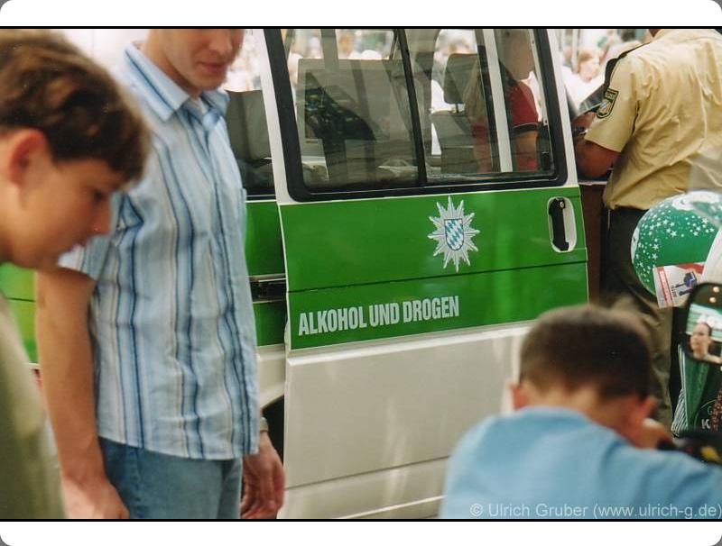 Die Polizei Dein Freund und Dealer.