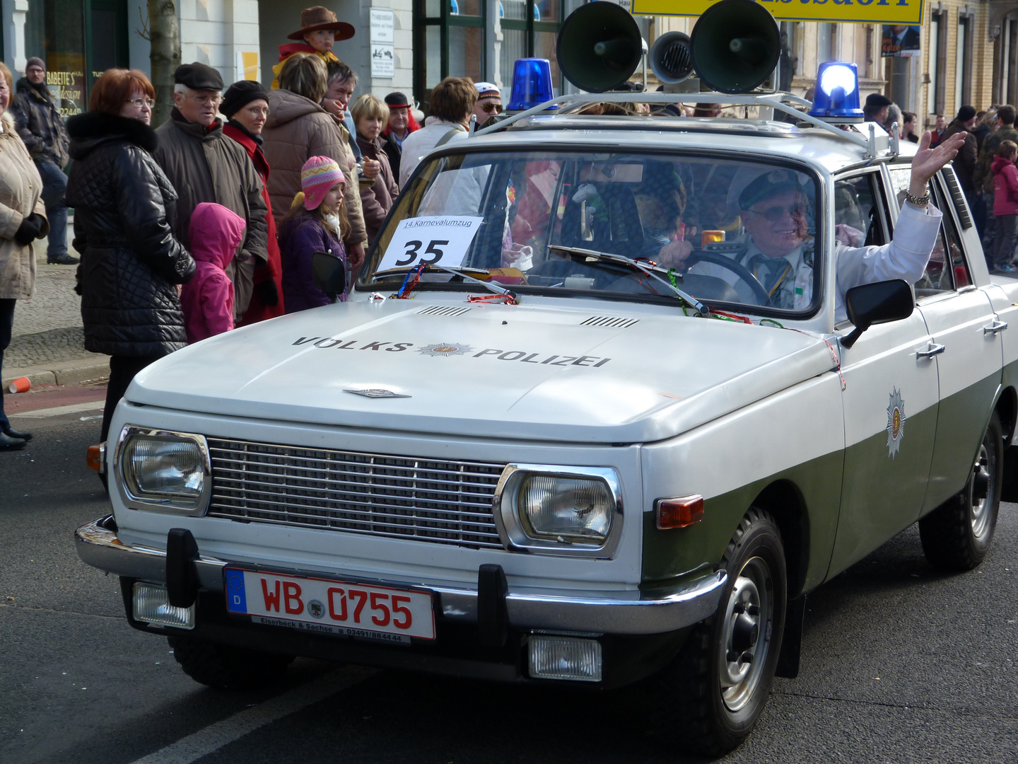 die Polizei dein Freund und Helfer