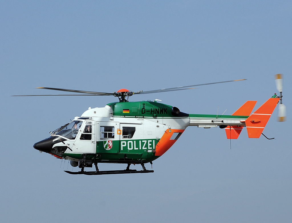 Die Polizei fliegt vorbei