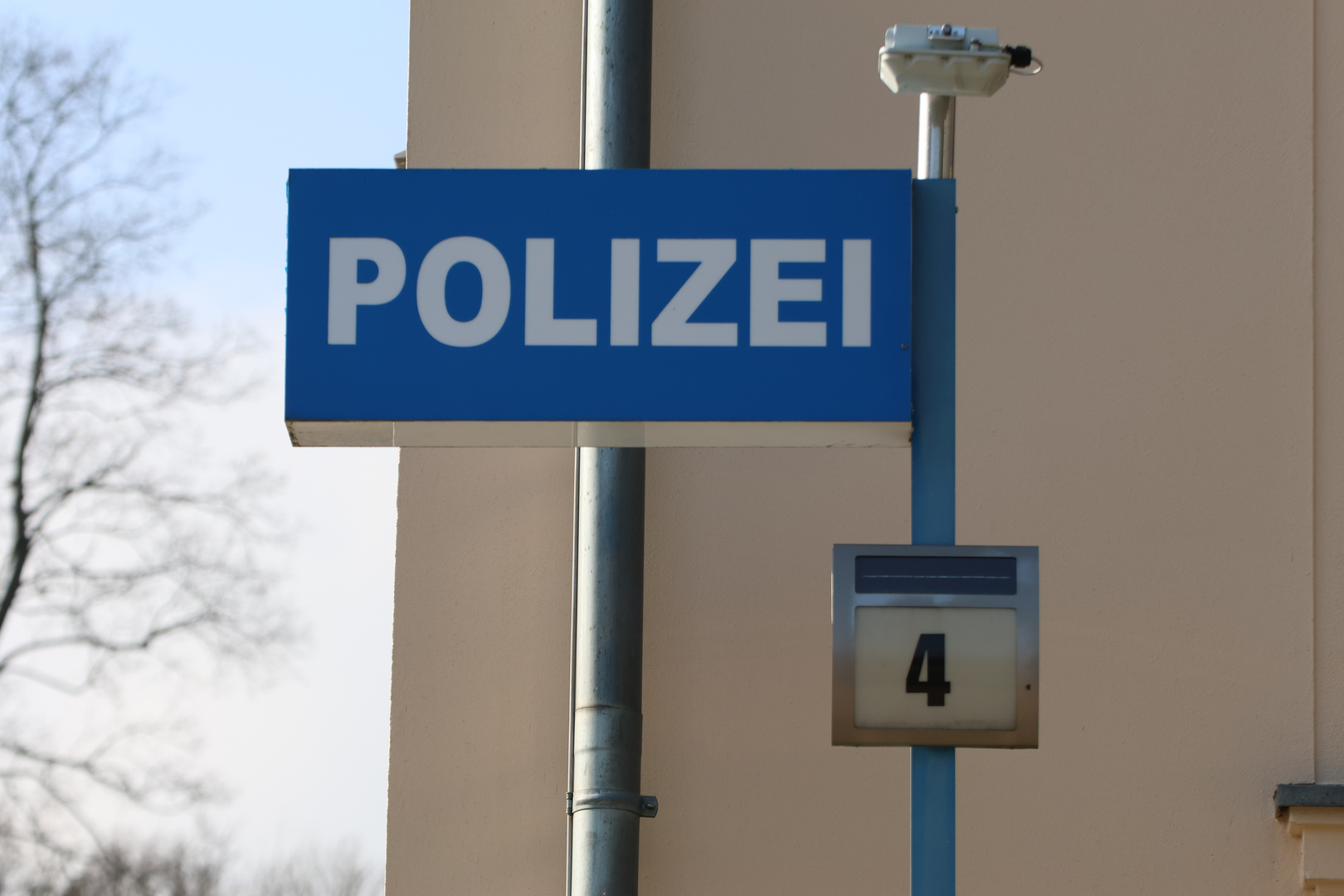 Die Polizei wohnt in Nummer 4