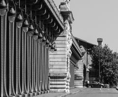 Die Pont de Bir-Hakeim in Paris