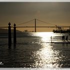 Die Ponte 25 de Abril über den Tejo