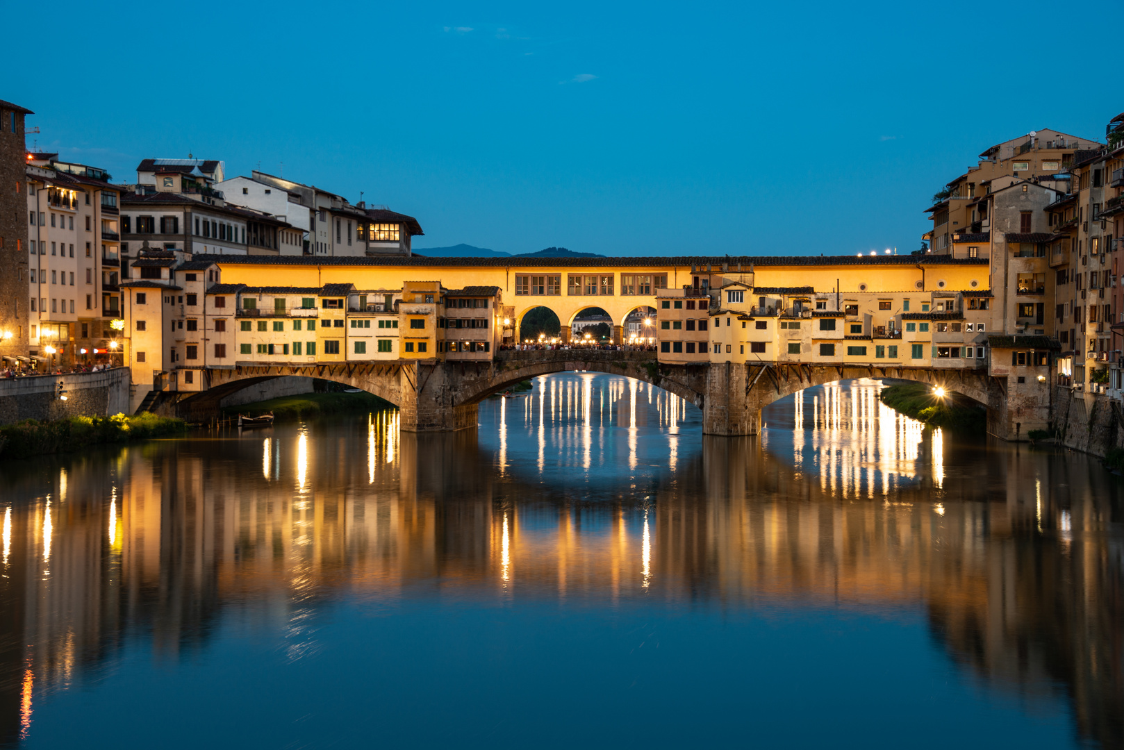 Die Ponte Vecchio in Florenz in der blauen Stunde