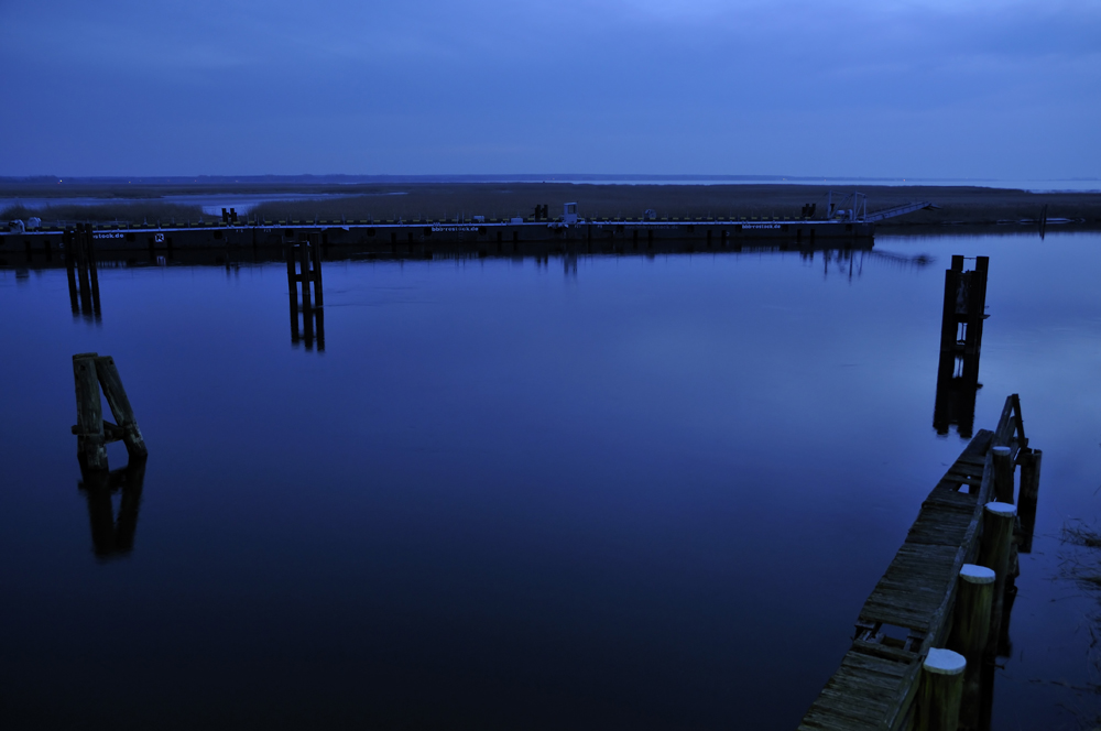 Die Ponton-Brücke bei Zingst am Abend