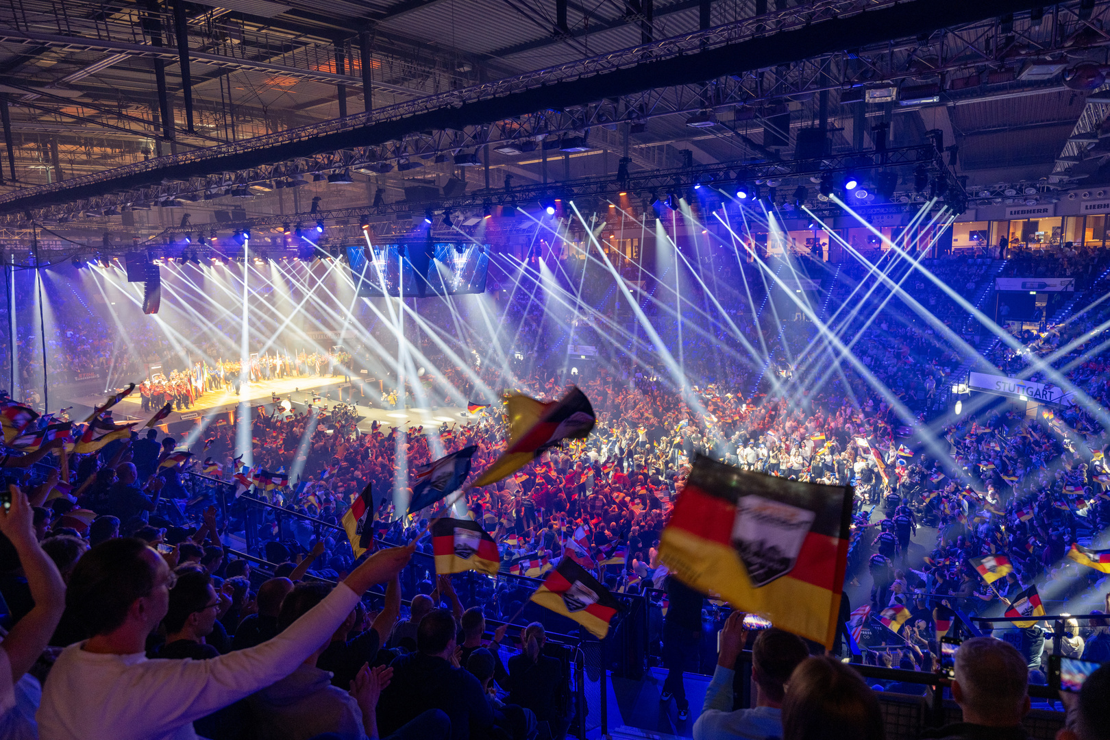 Die Porsche Arena steht Kopf!