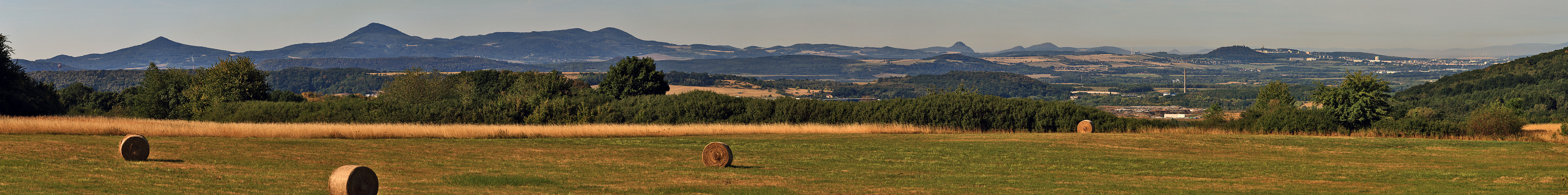 Die Premiere eines Panoramas vom Kletecna unverstellt durch Bäume bis nach Teplice...