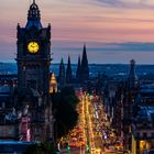 Die Princes Street mit dem Balmoral Hotel