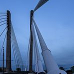 Die Pylone der Kaiser-Otto-Brücke...