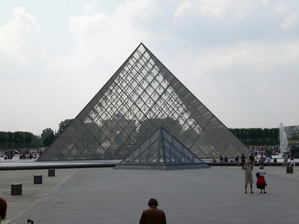 Die Pyramide vom Louvre - Paris