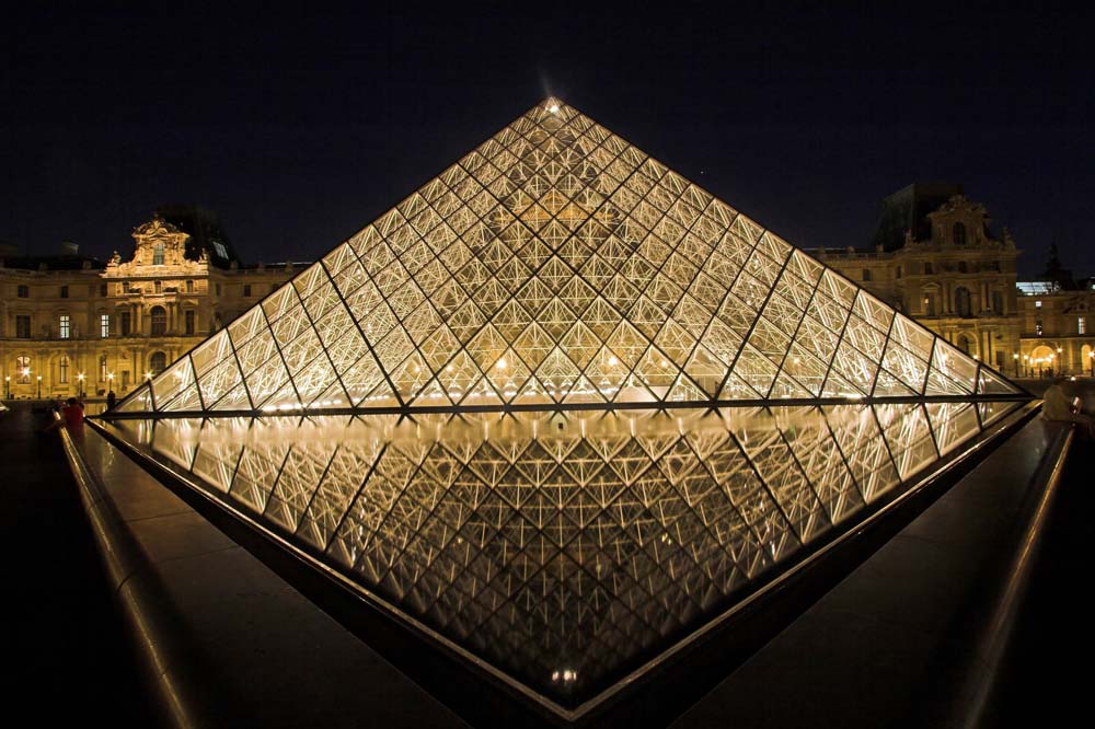 Die Pyramiden des Louvre