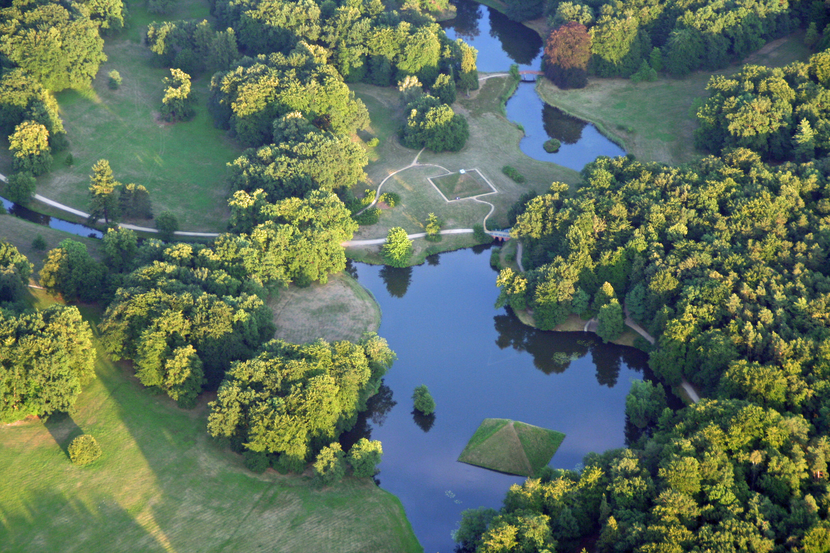 Die Pyramiden im Branitzer Park bei Cottbus