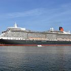 Die "Queen Elizabeth" verlässt Warnemünde (1)