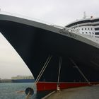 Die Queen Mary 2 im Khalifa Bin Salman Port, Bahrain (1)
