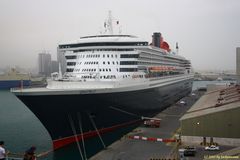 Die Queen Mary 2 im Khalifa Bin Salman Port, Bahrain