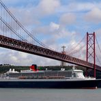 Die Queen Mary 2 verlässt Lissabon