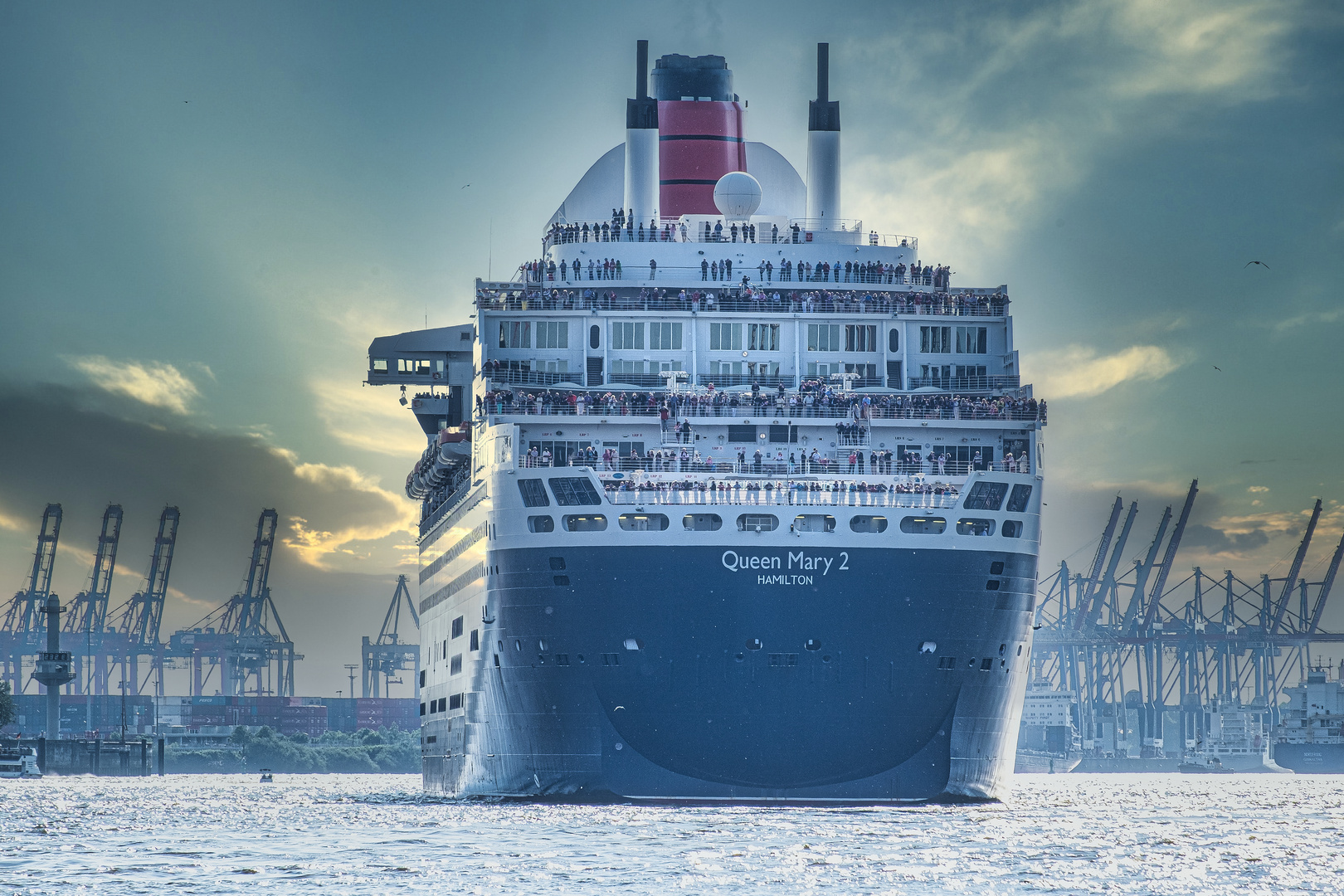 Die Queen Mary dreht ab