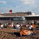 Die Queen Mary II und Elbstrand