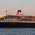 Die Queen Mary2 zum 2. am 11.06.2015 ca 21:42 in Cuxhaven an der Alten Liebe