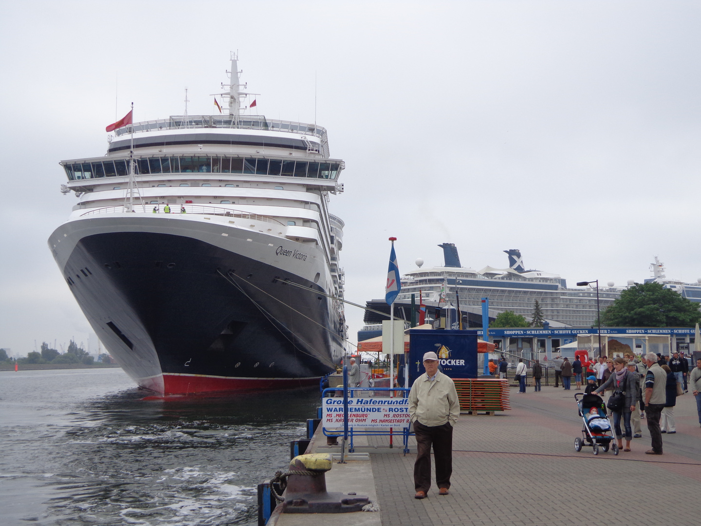 Die "Queen Victoria" in Warnemünde