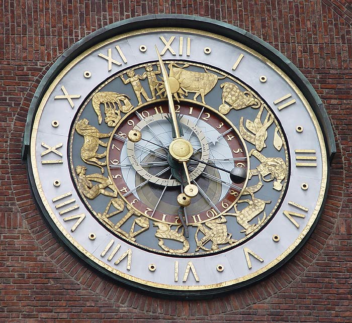 Die Radhaus Uhr von Oslo