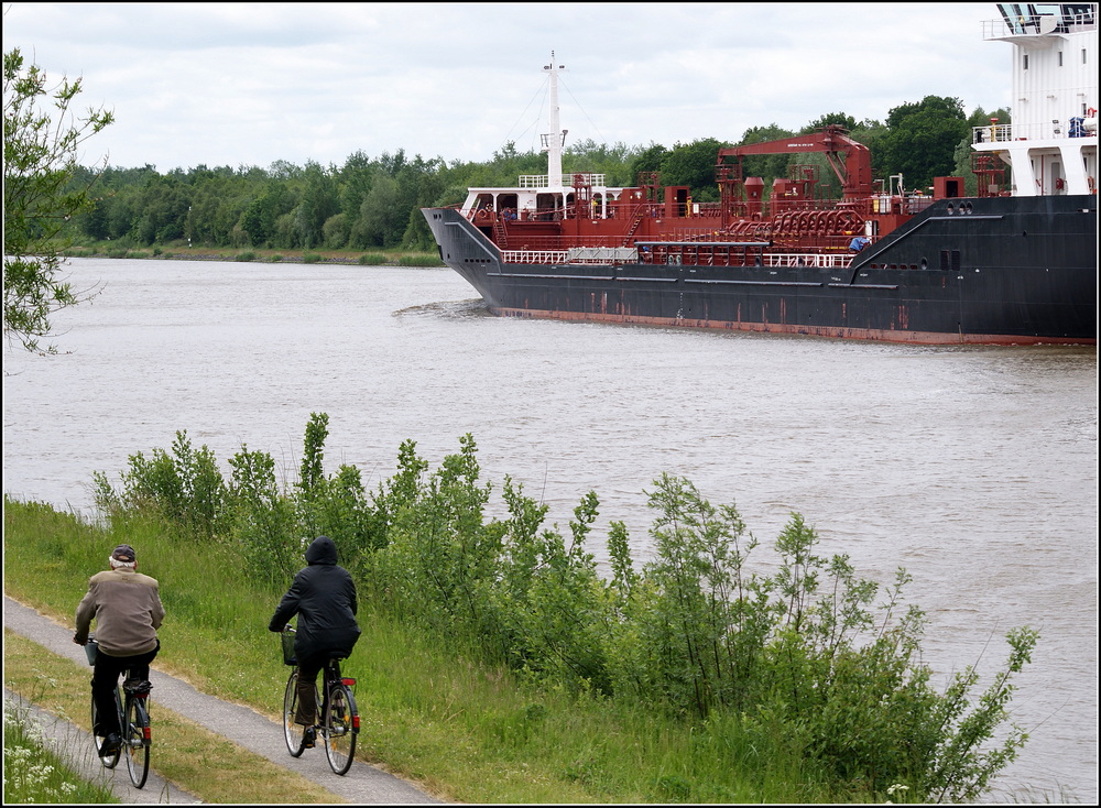 die Radwege am NOK sind ausgezeichnet...