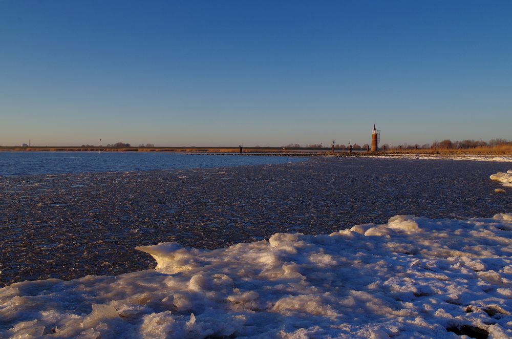 Die Ränder der Elbe fingen an zuzufrieren