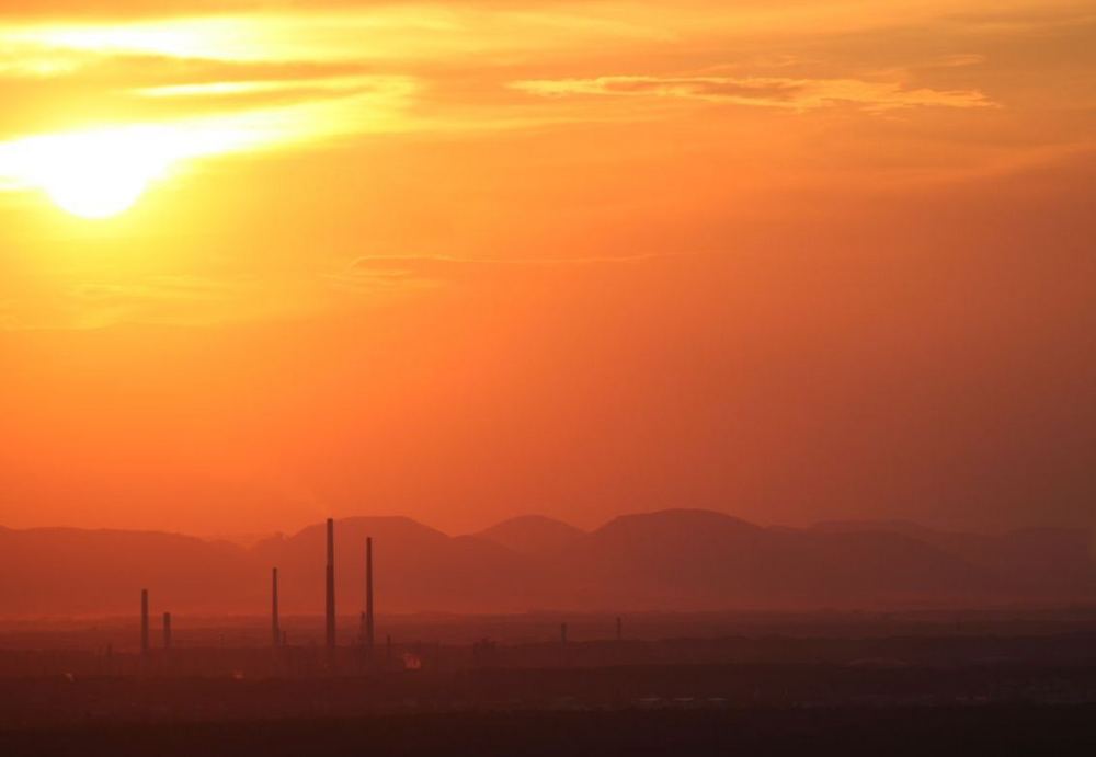 Die Raffinerie Karlsruhe bei Sonnenuntergang 1