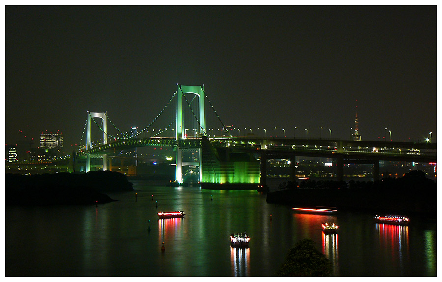 Die Rainbow Bridge in Odaiba, Tokyo