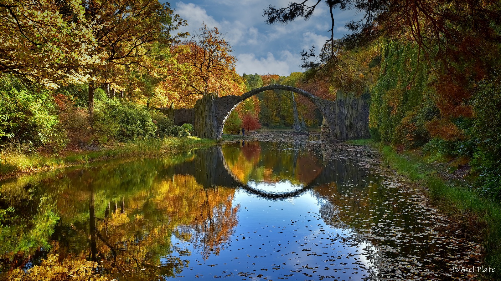 Die Rakotzbrücke, auch genannt Teufelsbrücke in Kromlau