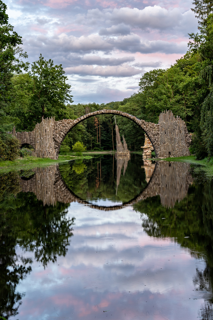 Die Rakotzbrücke in Kromlau "zentriert"