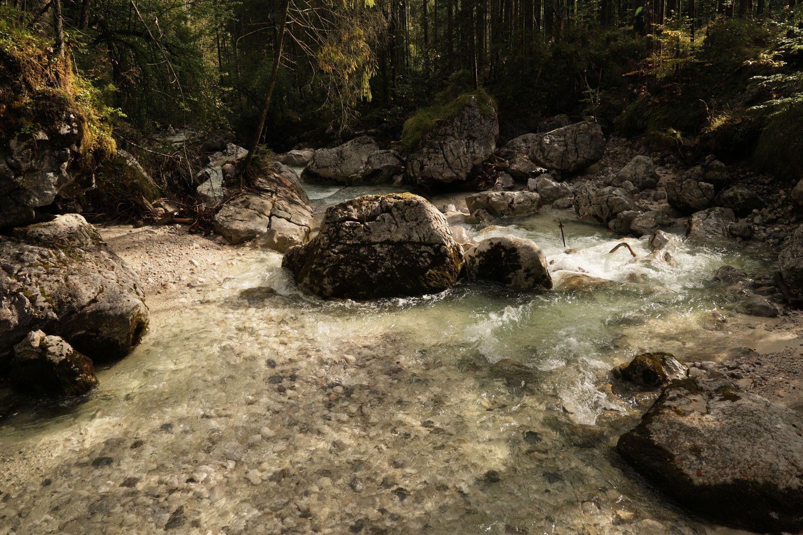 Die Ramsauer Ache im Zauberwald (2018_09_19_EOS 6D Mark II_7014_ji)