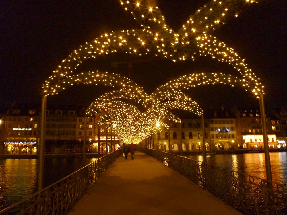 Die Rathausbrücke im Bann der Lichter ...