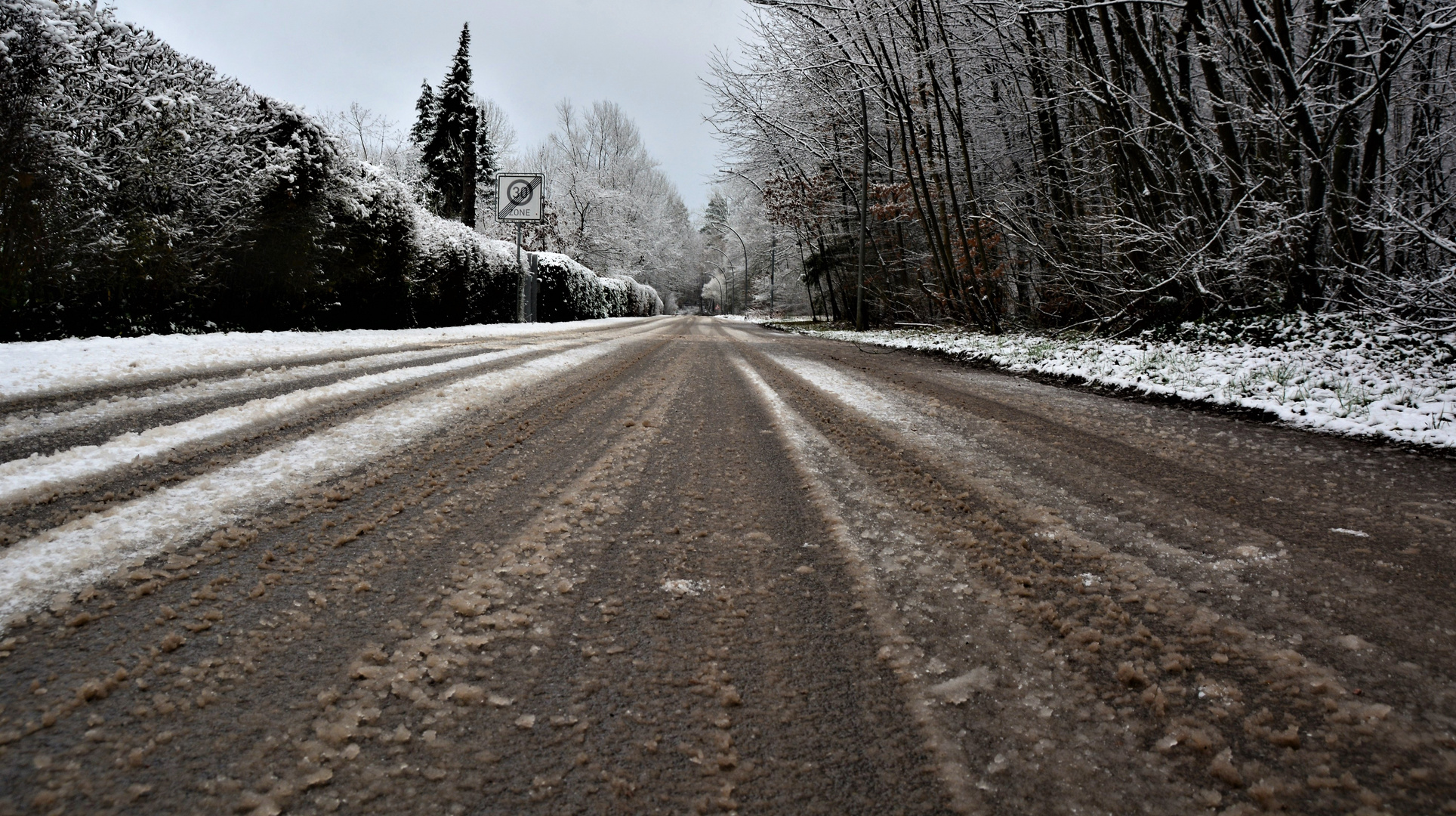 Die rauhe Wirklichkeit, kalt, dunkel, Schnee, Matsch, Januar halt