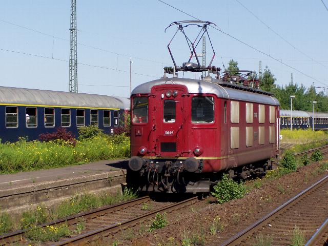 Die Re4/4 10019 der Centralbahn mit einem Sonderzug in Viersen am 19.06.2005