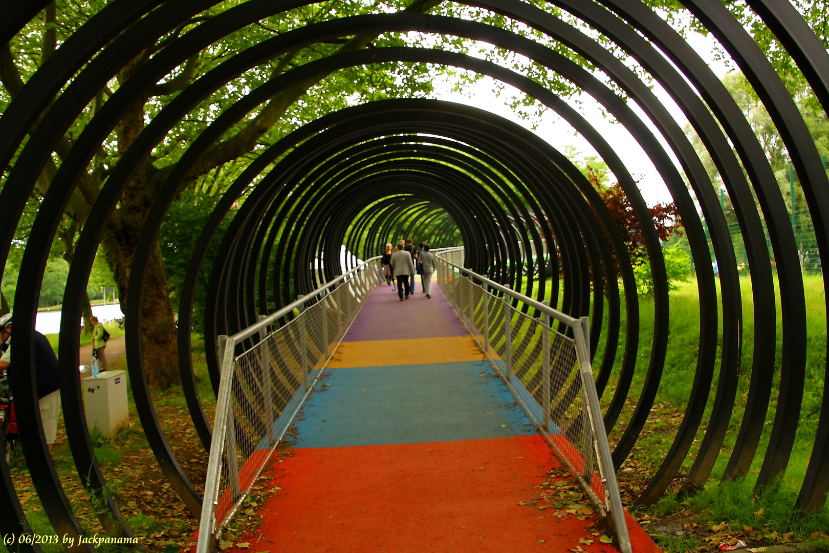 Die Rehberger Brücke im Kaisergarten Oberhausen "Slinky