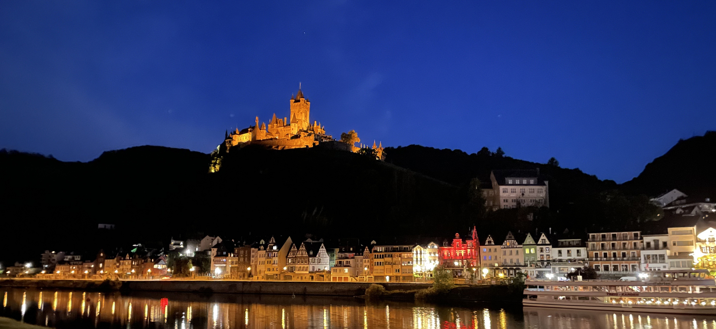 Die Reichsburg oberhalb von Cochem / Mosel